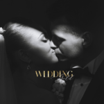 Brautpaar im Kuss, Schriftzug „Wedding Gold“, im Kontext von Gold Reeck.